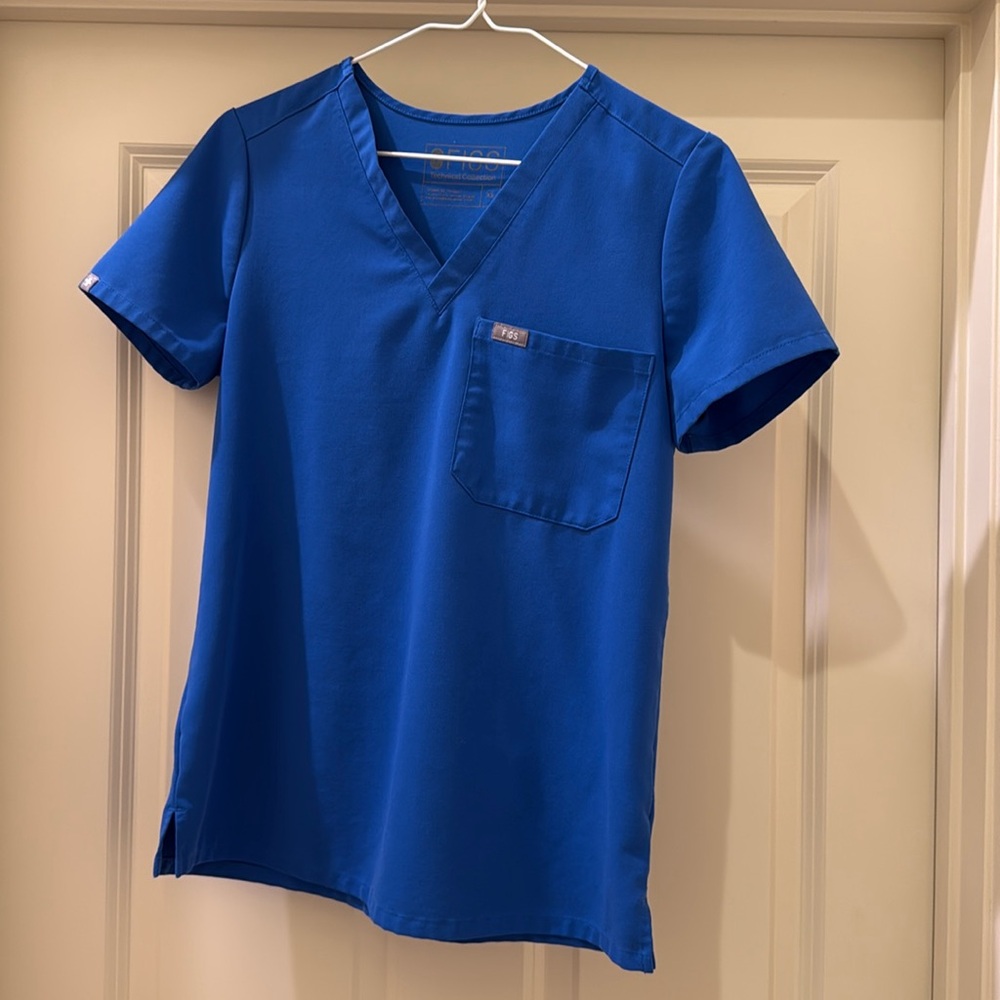 FIGS Catarina One Pocket Scrub Top
